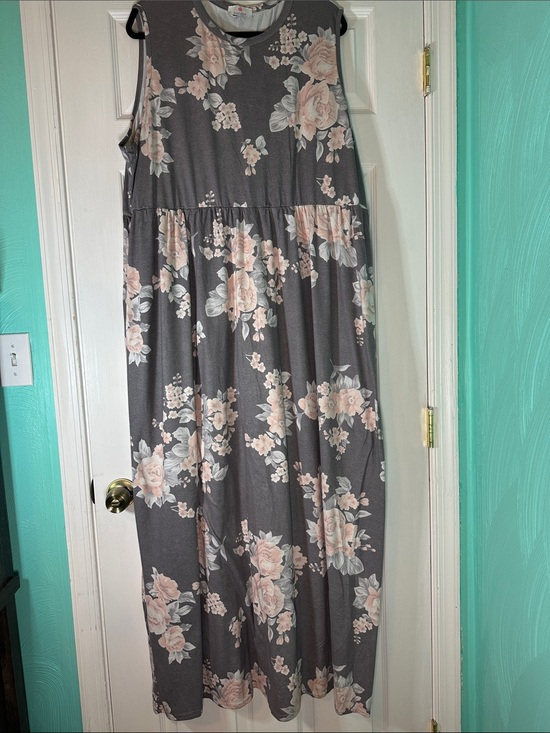 Dresses & Skirts - Sleeveless Maxi Dress in Gray with Pink Floral Print